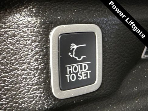 Used 2024 Jeep Grand Cherokee L Laredo image 16