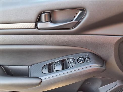 Used 2025 Nissan Altima 2.5 S image 17