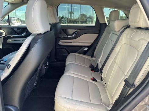 New 2025 Lincoln Corsair FWD w/ Equipment Group 101A image 16