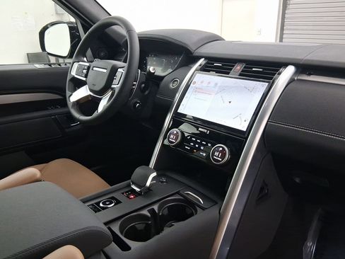 New 2026 Land Rover Discovery Limited Edition image 33