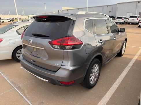 Used 2020 Nissan Rogue SV image 4