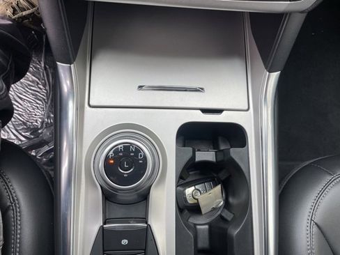 Used 2022 Ford Explorer XLT w/ Equipment Group 202A image 14