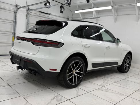Certified 2024 Porsche Macan image 11