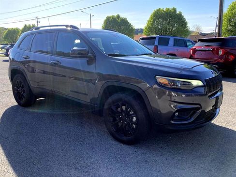 Used 2023 Jeep Cherokee Altitude Lux image 3