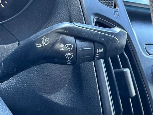 Used 2018 Ford Focus SE FWD image 27