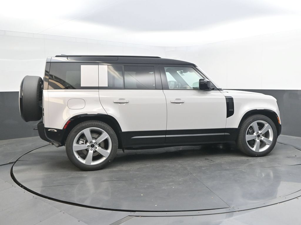 Used 2026 Land Rover Defender 110 X-Dynamic SE AWD/4WD image 8