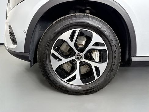 Used 2025 Mercedes-Benz GLC 350e 4MATIC image 30
