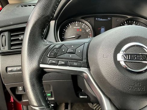 Used 2017 Nissan Rogue SV AWD/4WD image 10