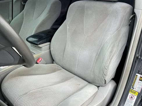 Used 2011 Toyota Camry LE image 10