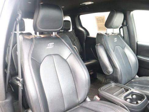 Used 2020 Chrysler Pacifica Touring-L AWD/4WD image 49
