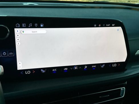 Used 2024 Chevrolet Traverse LT image 18