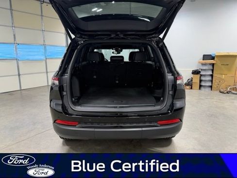 Used 2023 Jeep Grand Cherokee Altitude RWD image 7