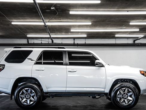 Used 2024 Toyota 4Runner TRD Off-Road Premium w/ Moonroof Package AWD/4WD image 6