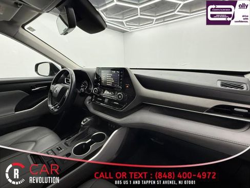 Used 2021 Toyota Highlander XLE image 59