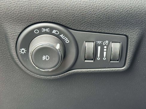 Used 2025 Jeep Compass Limited w/ Sun & Sound Group AWD/4WD image 19