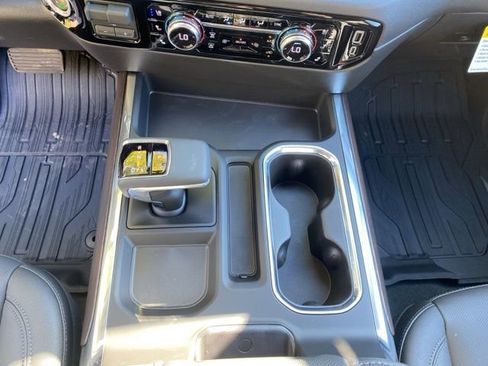 New 2026 GMC Sierra 1500 SLT image 18