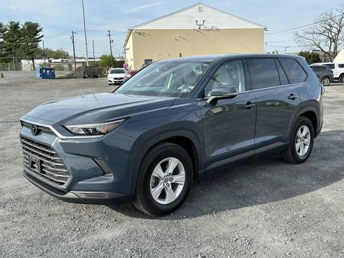 Used 2025 Toyota Grand Highlander AWD image 4