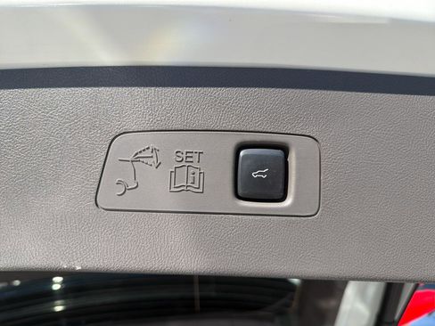 Used 2023 Lincoln Corsair AWD w/ Equipment Group 101A image 10