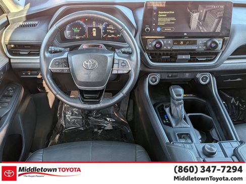 Used 2024 Toyota Grand Highlander Platinum image 32