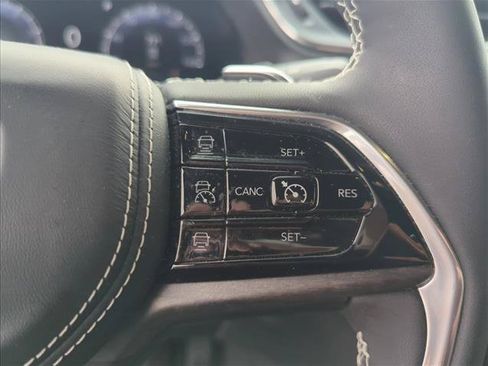 Used 2023 Jeep Grand Cherokee Overland AWD/4WD image 13