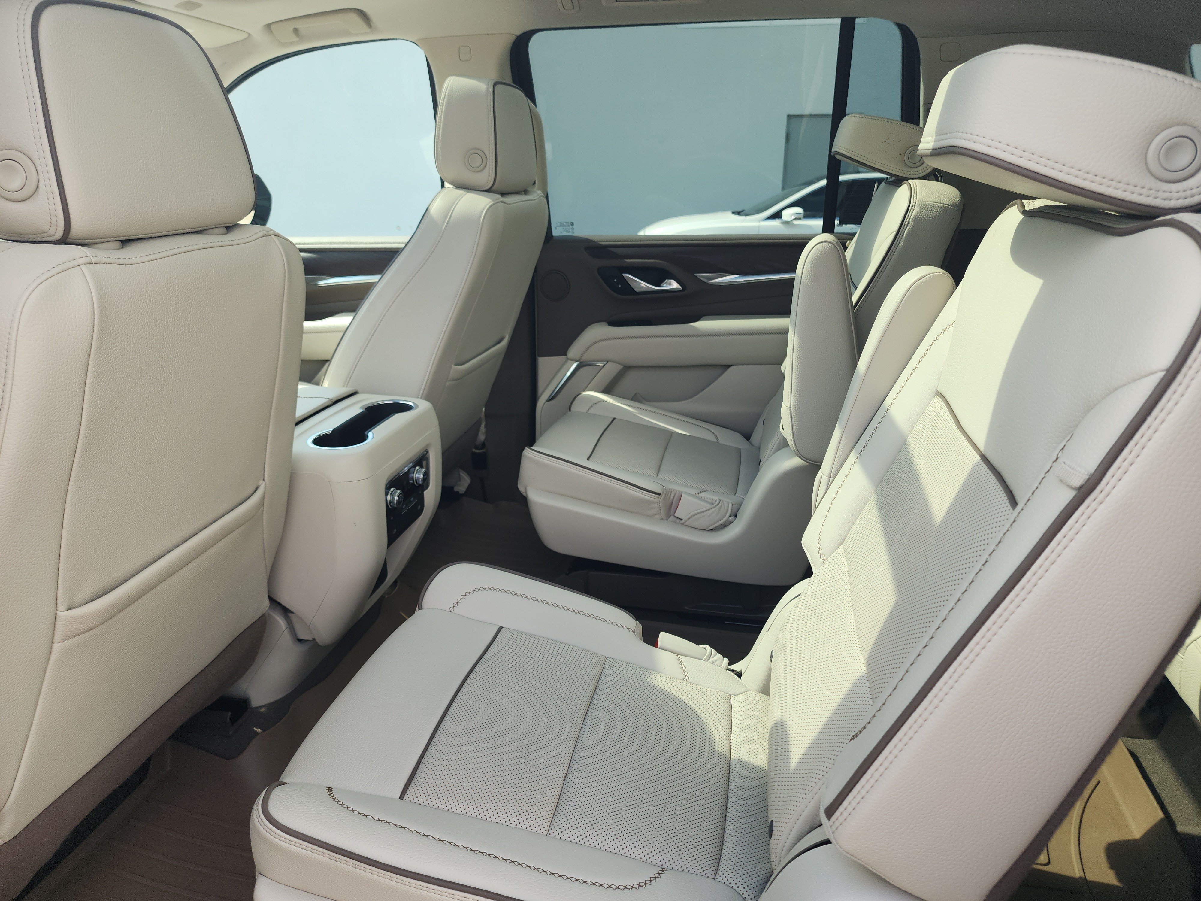 Used 2022 GMC Yukon XL Denali RWD image 25