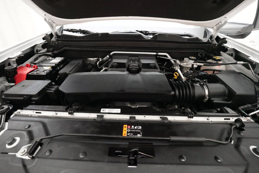 Used 2023 Chevrolet Colorado LT AWD/4WD image 3