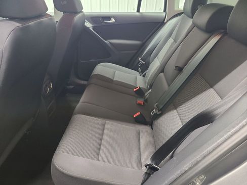 Used 2014 Volkswagen Tiguan S image 37