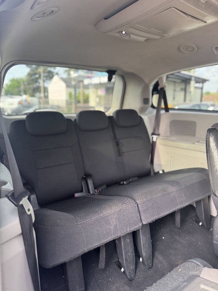 Used 2010 Dodge Grand Caravan SXT FWD image 9