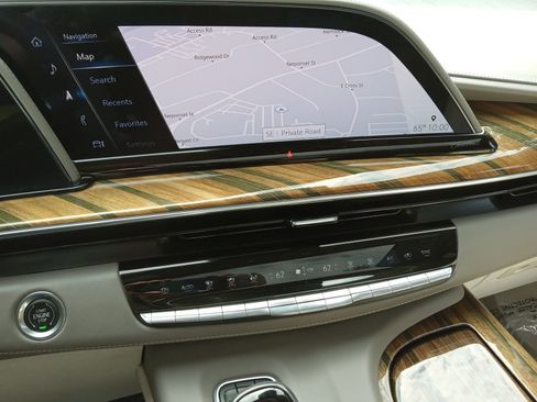 Used 2021 Cadillac Escalade Premium Luxury Platinum image 17