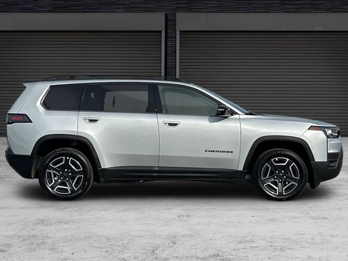 New 2026 Jeep Cherokee Laredo image 3