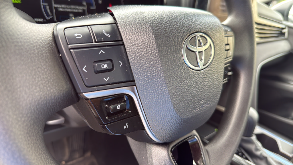 Used 2025 Toyota Camry LE w/ Convenience Package AWD/4WD image 18