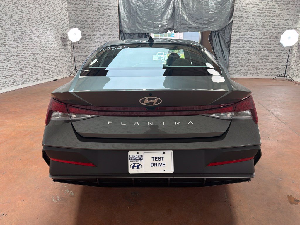 New 2026 Hyundai Elantra SE FWD image 6