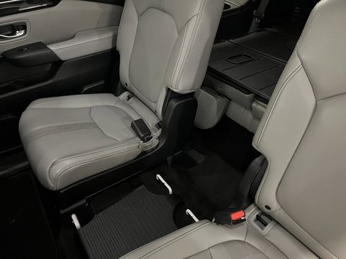 Used 2024 Honda Pilot Touring image 15