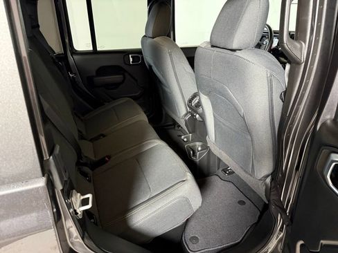 Certified 2025 Jeep Gladiator Nighthawk image 16