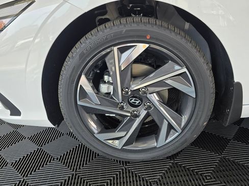 New 2025 Hyundai Elantra SEL image 11