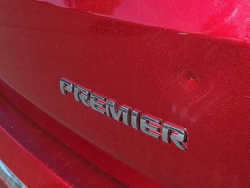 Used 2022 Chevrolet Traverse Premier image 8