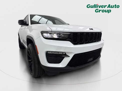 Used 2025 Jeep Grand Cherokee Limited w/ Black Appearance Package image 13