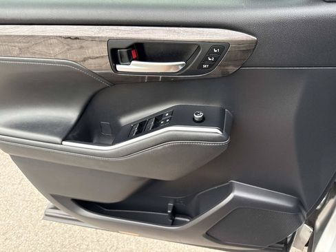 Used 2020 Toyota Highlander Limited AWD/4WD image 13