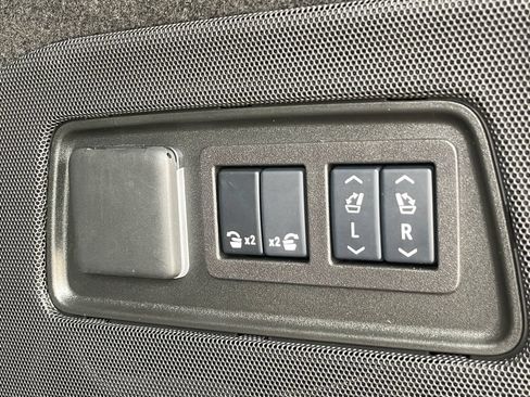 Certified 2025 Cadillac Escalade Sport Platinum AWD/4WD image 31