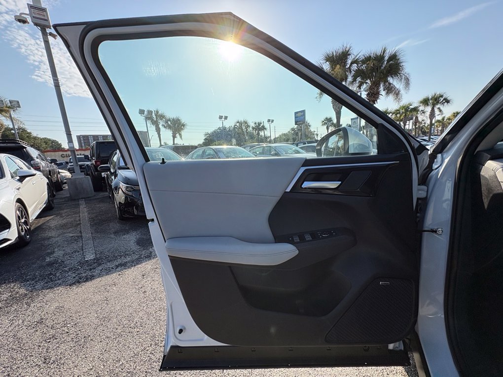 Used 2025 Mitsubishi Outlander SE FWD image 42