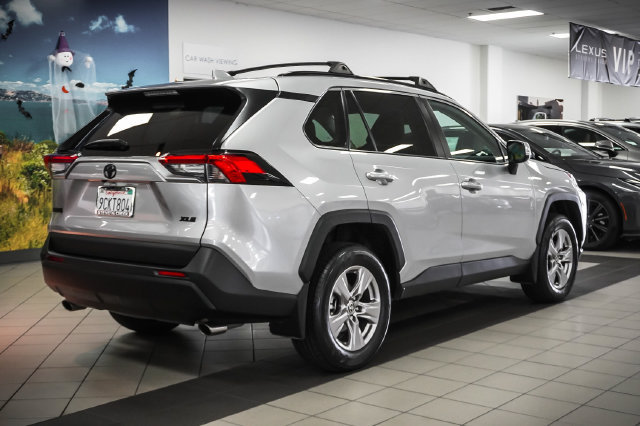 Used 2022 Toyota RAV4 XLE w/ Convenience Package FWD image 6