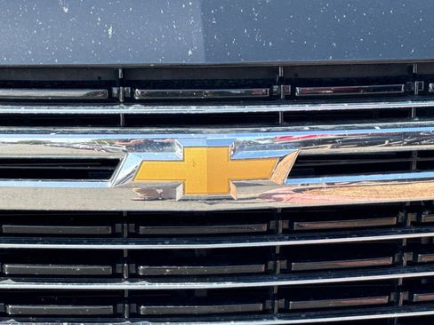 Used 2024 Chevrolet Suburban LT image 48