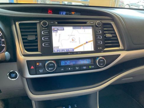 Used 2019 Toyota Highlander XLE image 16