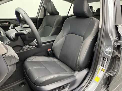 Used 2025 Toyota Camry XLE image 9