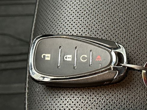 Used 2025 Chevrolet Trax RS w/ Driver Confidence Package image 35