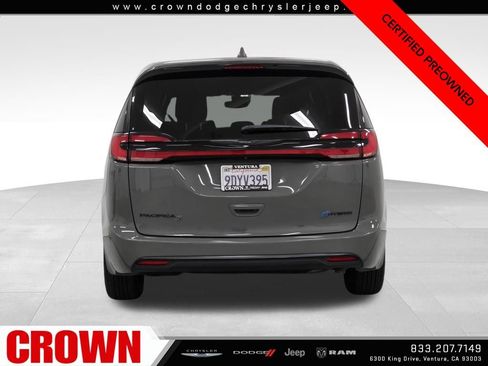 Certified 2022 Chrysler Pacifica Touring-L w/ S Appearance Package image 6
