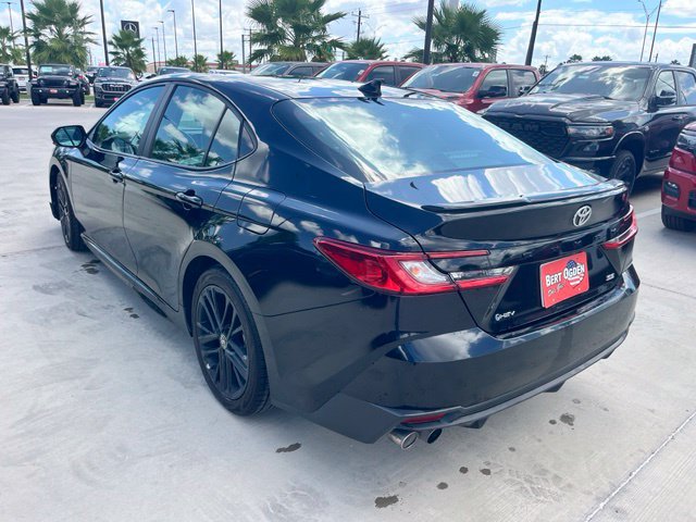 Used 2025 Toyota Camry SE FWD image 4
