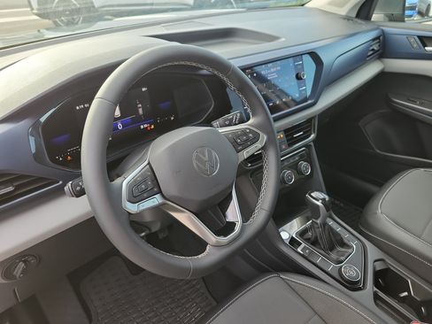 Used 2023 Volkswagen Taos SE AWD/4WD image 23