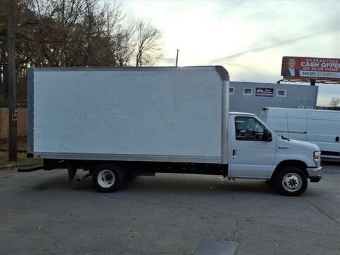 Used 2019 Ford E-350 and Econoline 350 Super Duty w/ Power Windows & Locks Group image 2