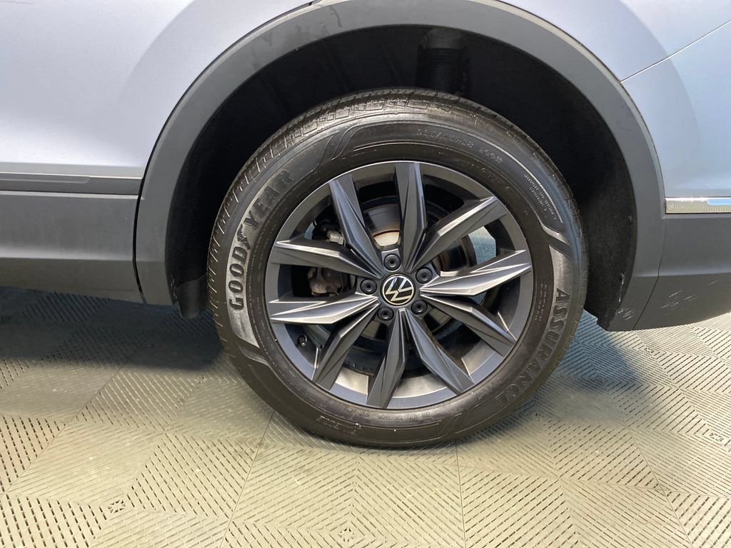 Used 2023 Volkswagen Tiguan SE AWD/4WD image 31